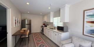 1 bed, 1 bath ADU with private yard and laundry Gallery 1
