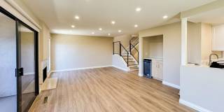 Luxurious Coastal Living: Fully Remodeled 3-Bed, 3.5-Bath with Ocean Views in Sea Point Gallery 5