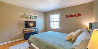 2417 Glenrose Avenue - A Gallery 12