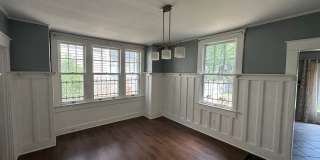 3 BR/ 2BA Central Gardens Bungalow Gallery 13