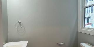 Gorgeous 4 bed in Brookline Village Gallery 11