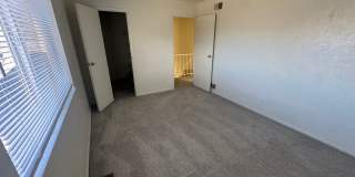 2 bed, 1 Bath, 900 sqft with washer/dryer hookups and 1 car garage Gallery 21