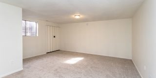Beautifully Maintained Townhome with Fantastic Amenities Gallery 35
