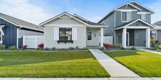 Single-Level Serenity: Your 3 Bedroom, 2 Bath Dream Home Awaits Gallery 1