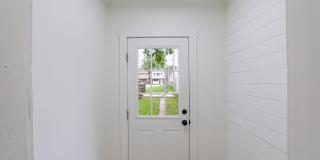 910 Sanders Street Gallery 26