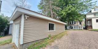 AVAILABLE June 1st - 6 Bedroom, 2 Bath House with Garage Gallery 4