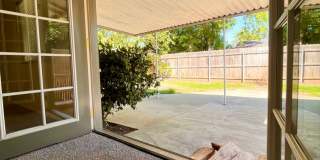 3 Bedroom Home with a Backyard!! Gallery 1