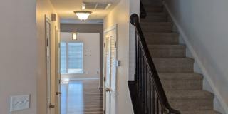 Townhome Close to I-485 and Shopping/Restaraunts Gallery 10