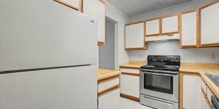 Cozy 2-Bedroom, 1-Bathroom Townhouse with Washer/Dryer in a Quiet, Relaxing Setting Gallery 3