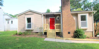 Charming 2 Bedroom, Large lot fenced in yard Gallery 1