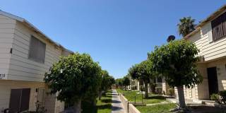 3 Bedroom Townhouse with a 2 car garage and a middle courtyard area Gallery 4