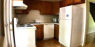$1,200 - 2 Bed/1 Bath Private area near the Oval Gallery 6