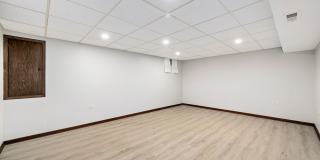 887 Braintree Lane Gallery 22