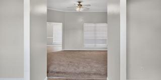 RATE DROP ALERT (was $2200/month) and MOVE-IN SPECIAL: 1st FULL MONTH'S RENT FREE* Gallery 4