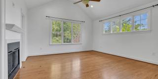 Beautifully maintained and move-in ready 4BR home with a basement Gallery 36