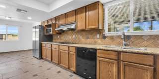 6 Bedrooms, 3 Bath,  Pool CLOSE TO ASU (Rural & Broadway) Gallery 21