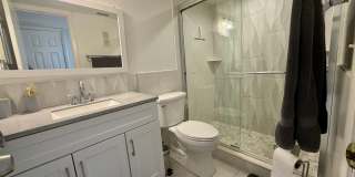 Beatifully updated Beach condo FULLY FURNISHED ANNUAL RENTAL 2/2 Gallery 32
