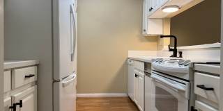 10 Hampshire Circle, Little Rock AR 72211 - Wonderfully updated 3br 2ba 2 story condo just off R Parham Gallery 6