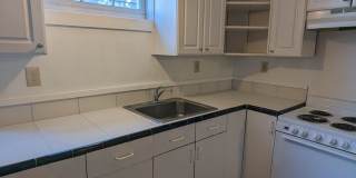 3 Bed, 1 Bath Unit with den in Fairhaven Close to Shopping & Restaurants & On a Bus line Gallery 3