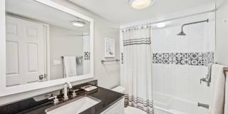 "Charming 2-Bed, 2-Bath Condo at 3 Shelter Cove Lane, Hilton Head Island - 1,140 Sq Ft of Coastal Comfort!" Gallery 28