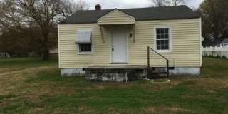 Cute 2 Bedroom Home with Hardwood Floors! Gallery 1