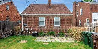 2143 Lancaster Street Gallery 21