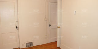 322 1/2  W Laurel Street Gallery 9