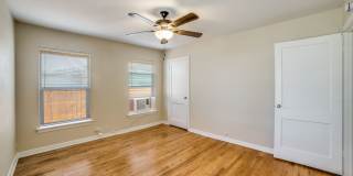 CHARMING MID-CENTURY HOME IN DELLVIEW Gallery 21