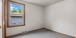 4 Bedroom Remodeled with 2 Stall Detached Garage 4 Bedroom Remodeled with 2 Stall Detached Garage Gallery 12