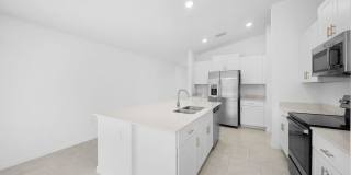 Modern 3 bedroom 2 bathroom single family home in Lehigh Acres Gallery 9