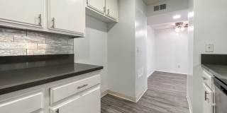 Gorgeous 2 Bed/2 bath apartment in excellent Sherman Oaks area! Gallery 13