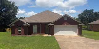 3 Bedroom and 2 Bathroom House Gallery 1