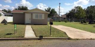 208 SE 6th in Plainview TX!!  Available September Gallery 1