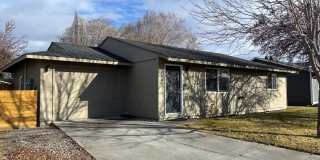 Single Story Redmond Home with Fully Fenced Yard Gallery 1