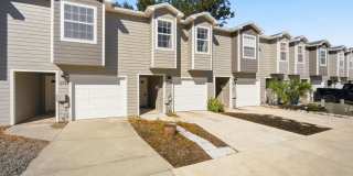 Spacious 2 Bedroom 2.5 Bath Townhome in Midtown Spacious 2 Bedroom 2.5 Bath Townhome in Midtown Gallery 4