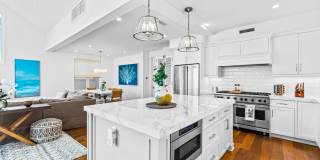 Gorgeous 3 bed 3.5 bathroom home available month to month in the highly desired city of Corona Del Mar. Gallery 17