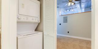 Excellent and newly refreshed Uptown 8th floor condo in the Courtside complex. Gallery 27