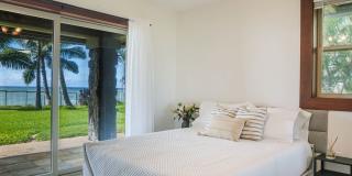 Luxury 5BR Oceanfront Home w/ Private Pool & Beach Access: Konishiki Beachhouse Luxury 5BR Oceanfront Home w/ Private Pool & Beach Access: Konishiki Beachhouse Gallery 26