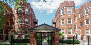 Beautiful 2 Bed / 2 Bath Apartment Available September 1st in Rogers Park! Gallery 1