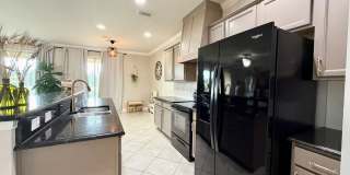 Spacious Townhome in Central Location! Gallery 12