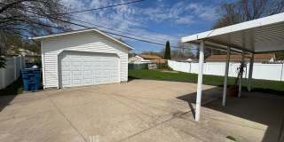 Charming and Spacious East Moline Home! Charming and Spacious East Moline Home! Gallery 11