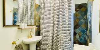 1124 North Hoover Street Gallery 7