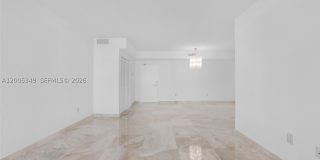 7501 E Treasure Dr Gallery 13