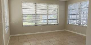 1900 N 32nd Ct Gallery 7