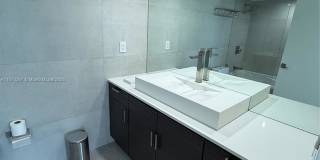 5900 Collins Avenue Gallery 11