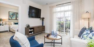 Verde at Howard Square West Gallery 7