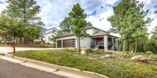 SPACIOUS BROADMOOR BLUFFS HOME | MOUNTAIN SETTING | 3-CAR GARAGE | WILDLIFE AT YOUR DOORSTEP Gallery 1