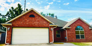 Gorgeous 3BD 2BA with Bonus Office Space in Del City!! Gallery 1