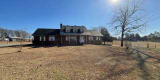 Greenback 37742 - 3 bedroom, 3.5 bath home with bonus room/possible 4th bedroom - Call Terri Kerr 865-274-8255 Gallery 1