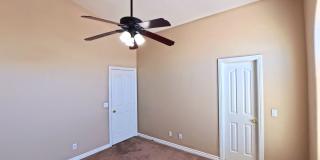 Beautiful 4 bedroom for rent. Gallery 25